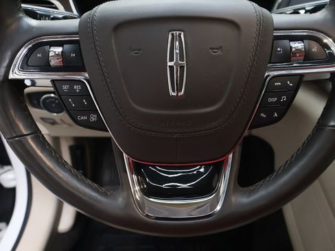 Used 2020 Lincoln Continental AWD w/ Premium Package image 18