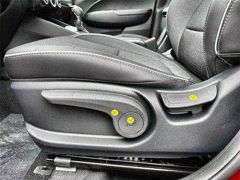 Certified 2024 Hyundai Venue Limited image 12