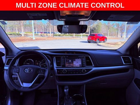 Used 2017 Toyota Highlander XLE image 10