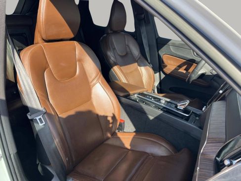 Used 2023 Volvo XC60 B5 Ultimate image 32