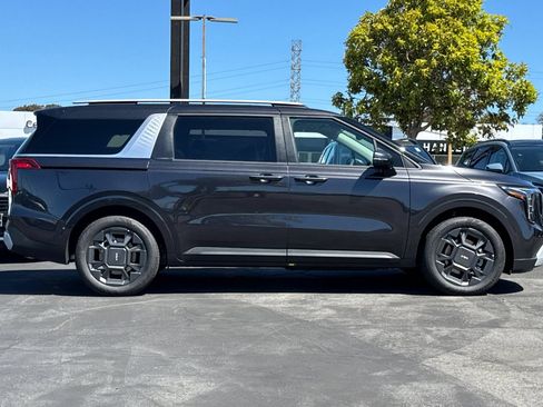 New 2026 Kia Carnival EX FWD image 3