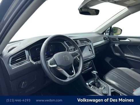 Certified 2024 Volkswagen Tiguan SE image 2