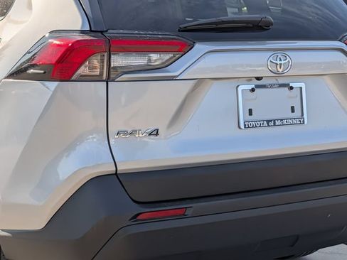 Used 2025 Toyota RAV4 XLE FWD image 8