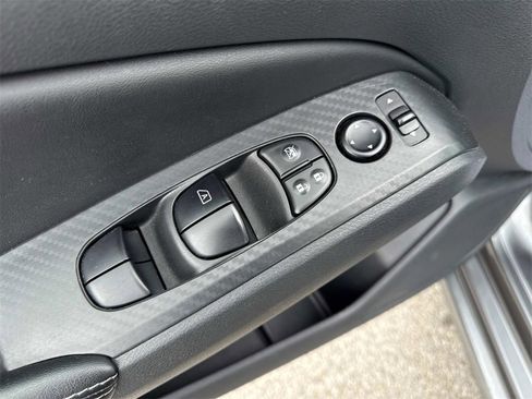 Used 2024 Nissan Altima 2.5 SV image 11