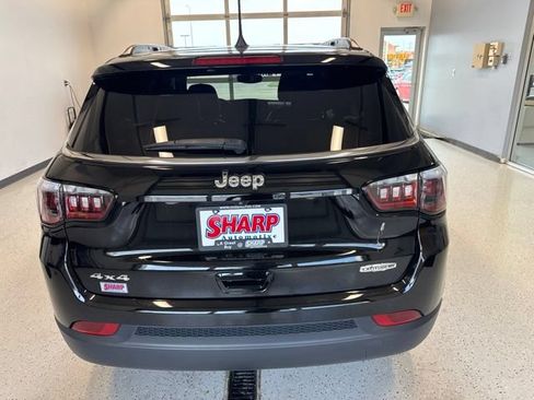Used 2023 Jeep Compass Latitude AWD/4WD image 7