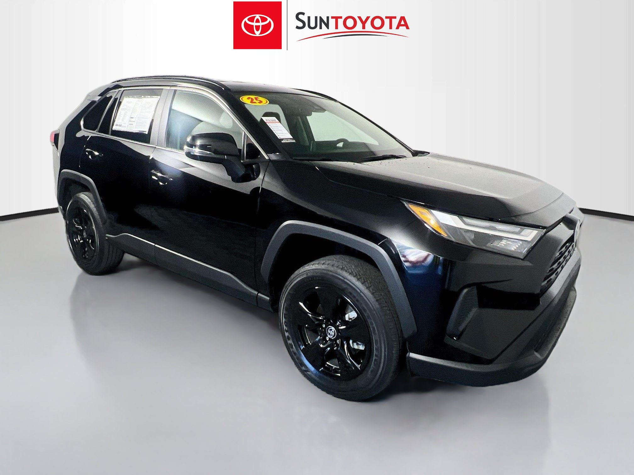Used 2025 Toyota RAV4 XLE AWD/4WD image 1