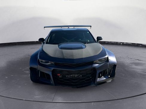 Used 2017 Chevrolet Camaro SS image 8