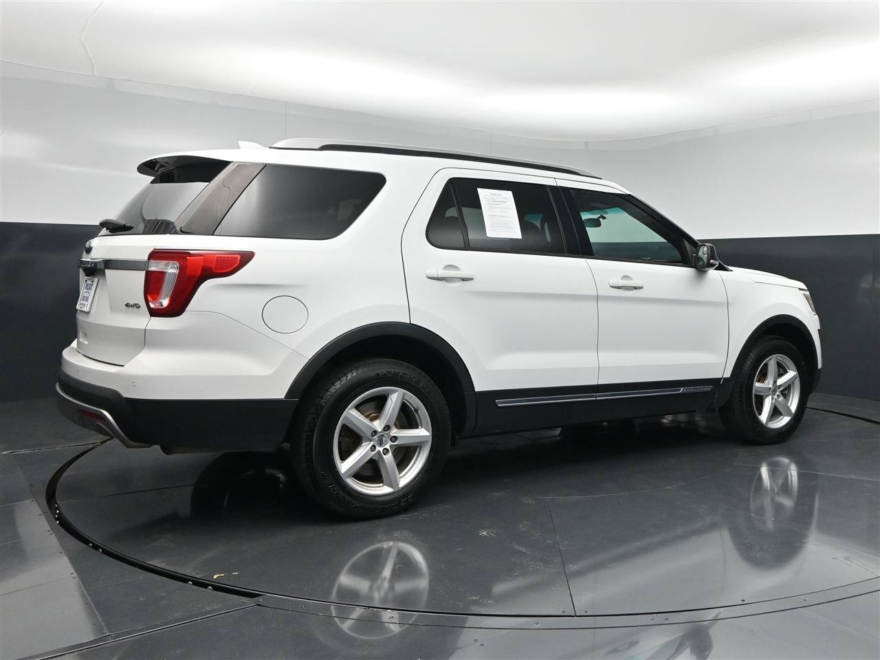 Used 2016 Ford Explorer XLT AWD/4WD image 5