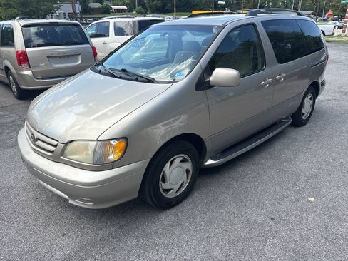 Used 2001 Toyota Sienna XLE w/ Towing Pkg FWD image 1