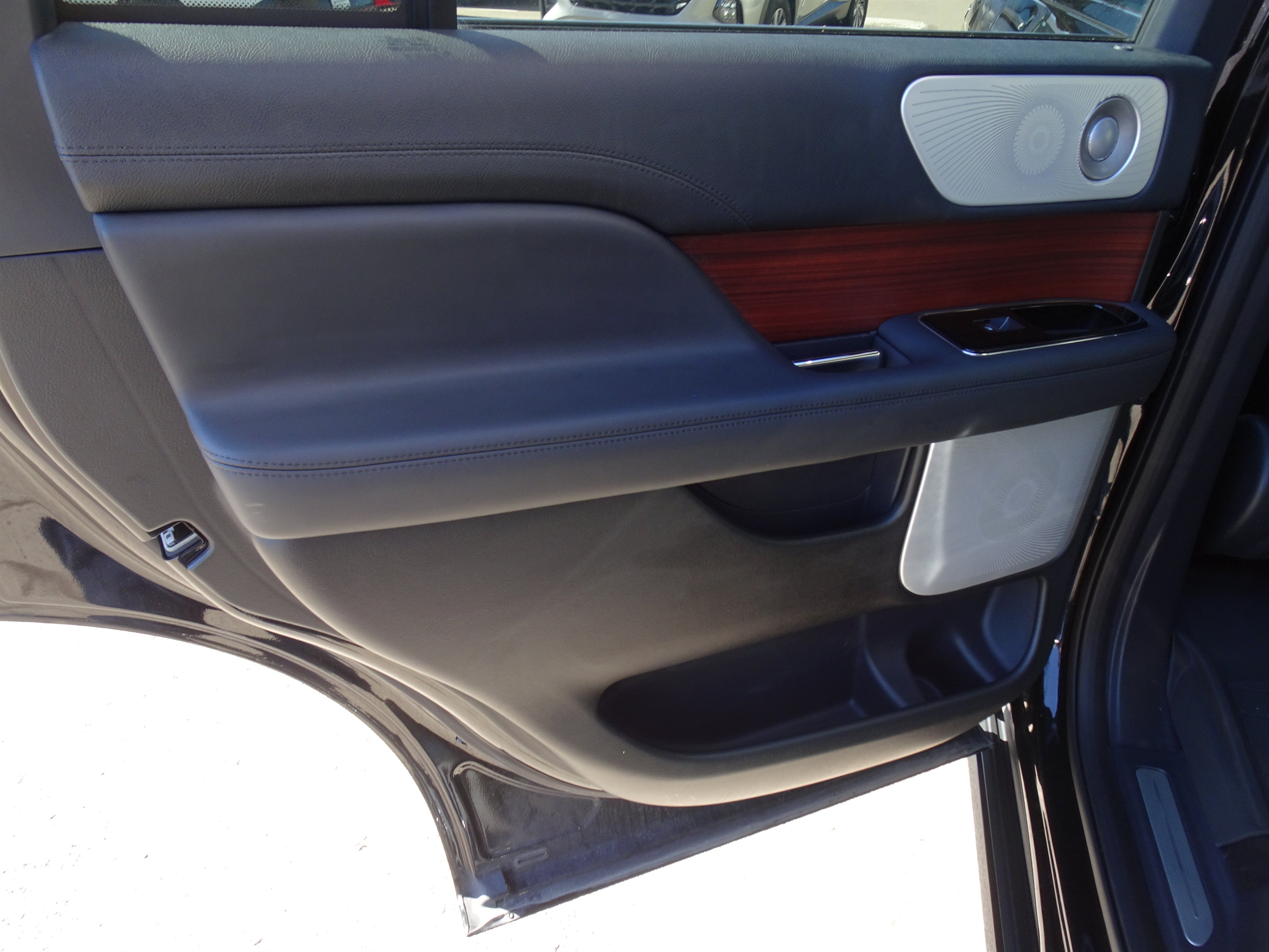 Used 2024 Lincoln Navigator Reserve AWD/4WD image 18