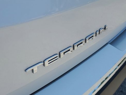 Used 2023 GMC Terrain SLT w/ LPO, Floor Liner Package FWD image 6