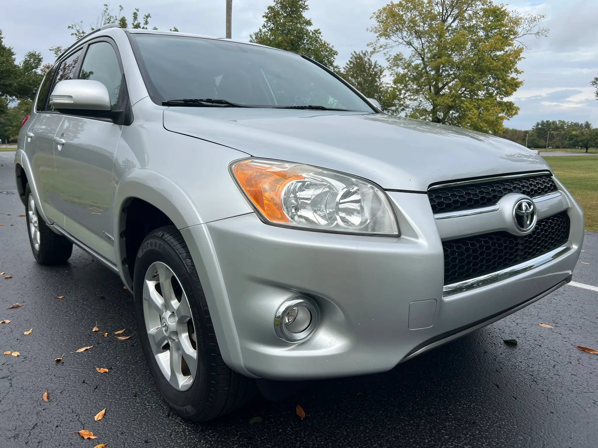 Used 2010 Toyota RAV4 Limited AWD/4WD image 3