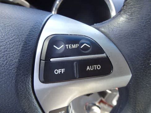 Used 2013 Toyota Highlander Limited AWD/4WD image 12