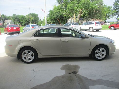Used 2011 Chevrolet Malibu LS FWD image 16