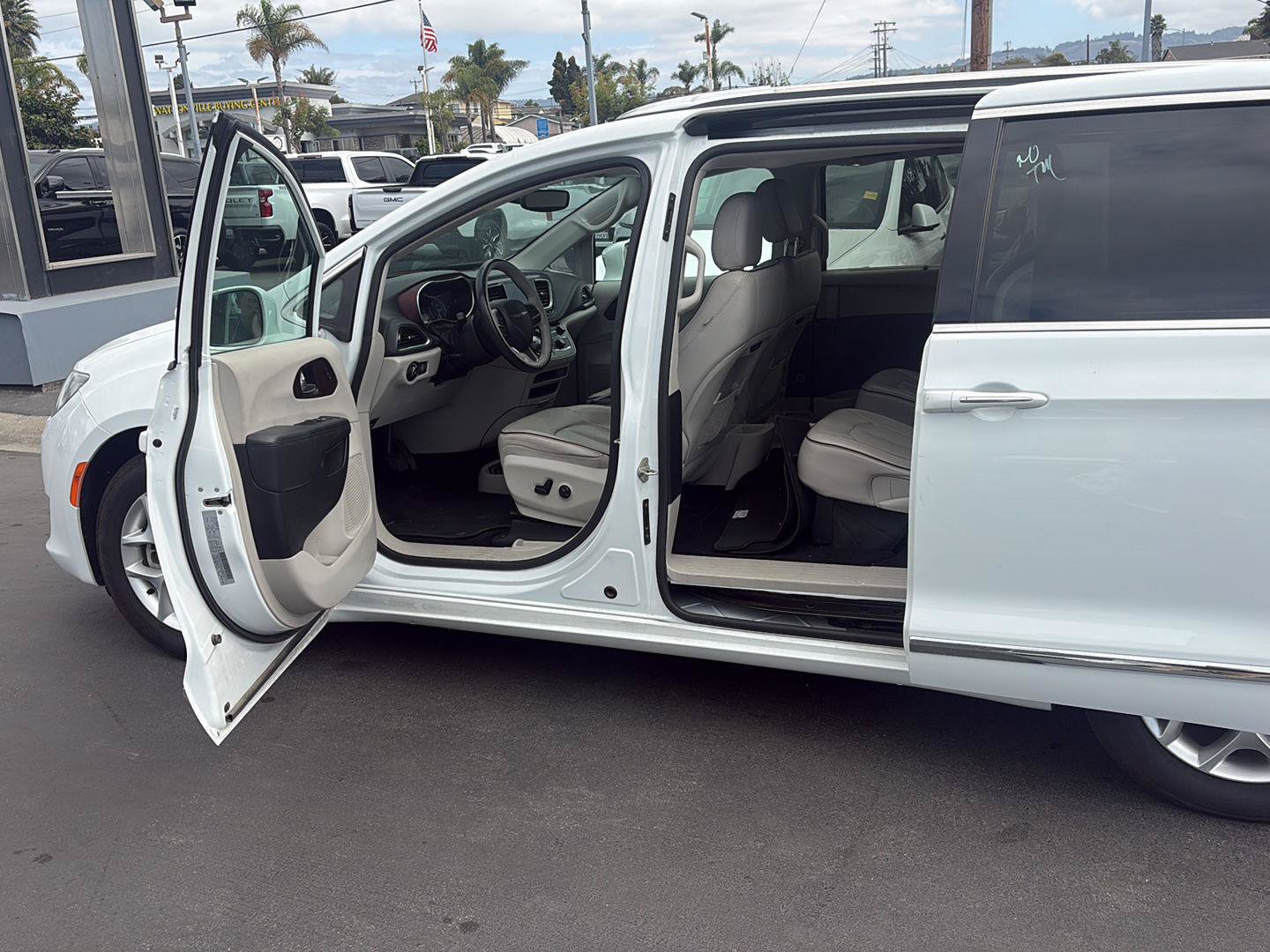 Used 2020 Chrysler Pacifica Limited FWD image 21