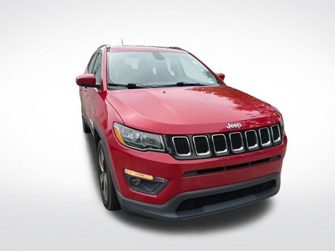 Used 2017 Jeep Compass Latitude w/ Popular Equipment Group FWD image 2