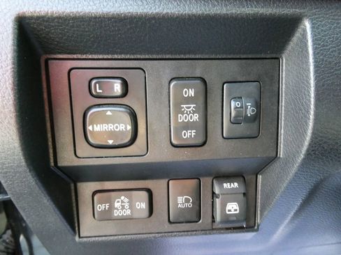 Used 2018 Toyota Tundra Limited AWD/4WD image 25