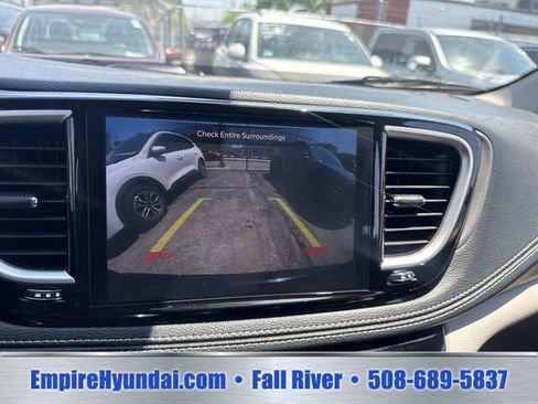 Used 2023 Chrysler Pacifica Touring-L FWD image 24