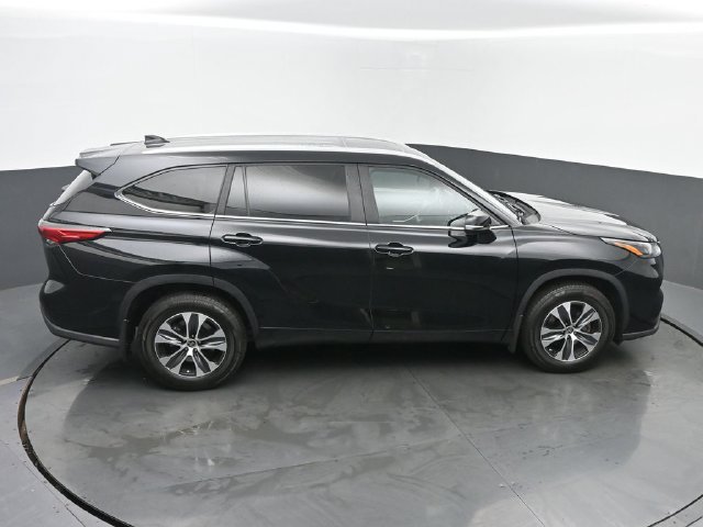Used 2023 Toyota Highlander XLE AWD/4WD image 45