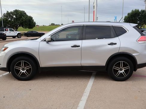 Used 2016 Nissan Rogue S FWD image 2