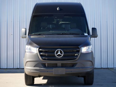 Used 2023 Mercedes-Benz Sprinter 2500 w/ Parking Package image 7