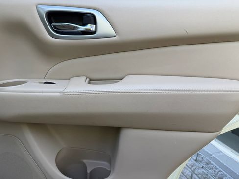 Used 2019 Nissan Pathfinder SL w/ SL Premium Package image 14