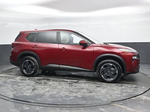 Used 2024 Nissan Rogue SV image 5