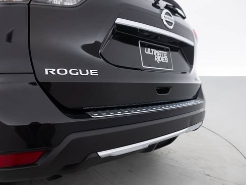 Used 2017 Nissan Rogue SV AWD/4WD image 16