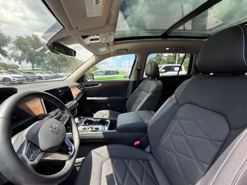 Used 2025 Volkswagen Atlas SE FWD image 20