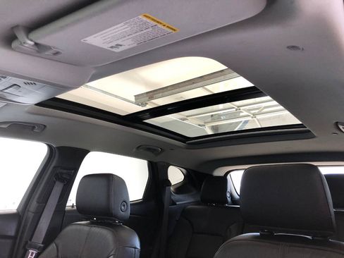Used 2019 Chevrolet Blazer LT w/ Sun and Wheels Package AWD/4WD image 21