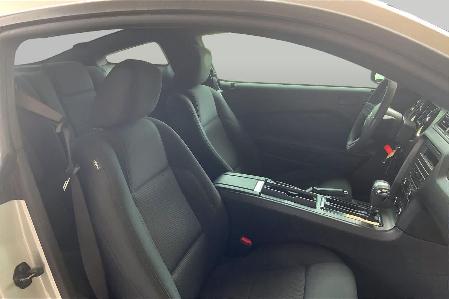 Used 2010 Ford Mustang Premium RWD image 7