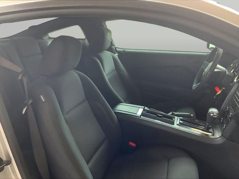 Used 2010 Ford Mustang Premium RWD image 7