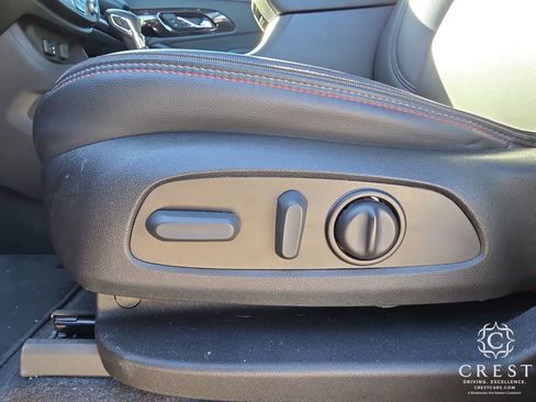 Used 2023 Chevrolet Traverse RS image 11