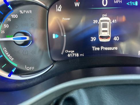 Used 2024 Chrysler Pacifica Select image 23