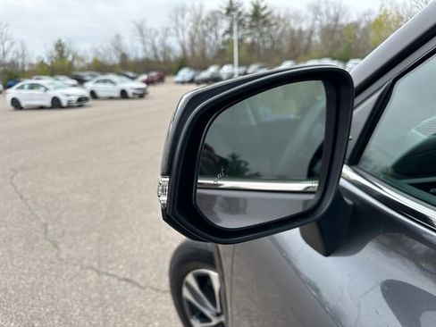 Used 2023 Toyota Highlander XLE AWD/4WD image 17