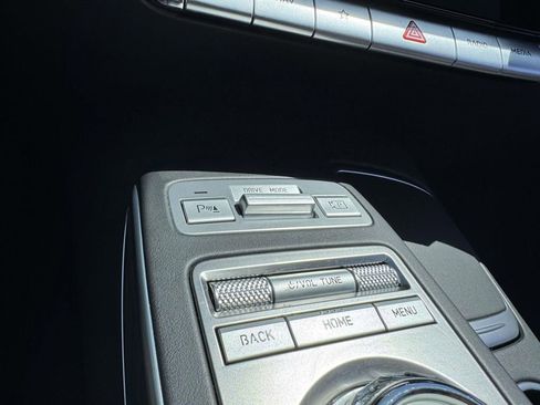Certified 2023 Genesis GV70 2.5T w/ Advanced Package AWD/4WD image 25