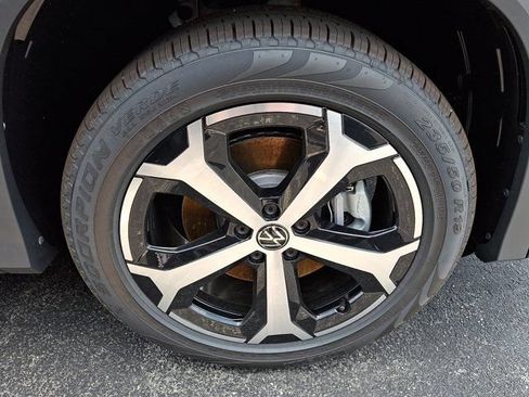 Certified 2026 Volkswagen Tiguan SE AWD/4WD image 4