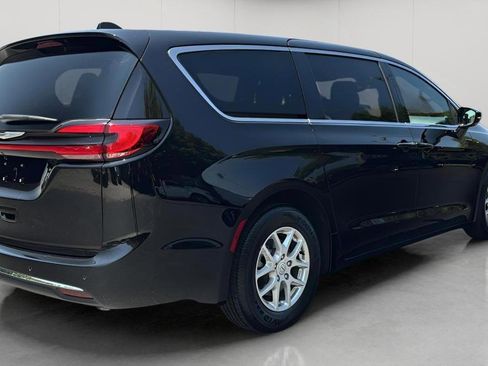 New 2026 Chrysler Pacifica Select image 4