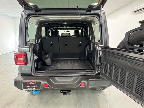 Used 2022 Jeep Wrangler Unlimited Sahara image 7