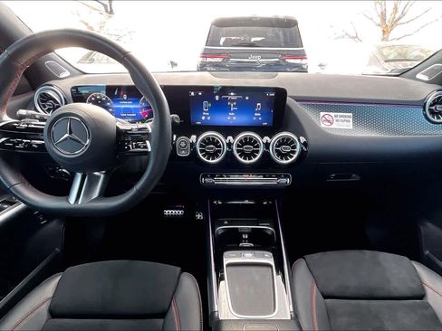 Used 2025 Mercedes-Benz GLA 250 image 16