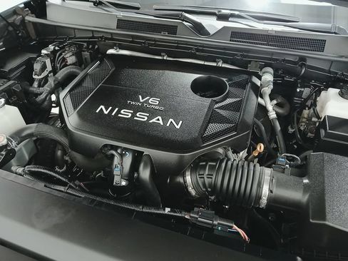 Used 2025 Nissan Armada Platinum Reserve AWD/4WD image 32