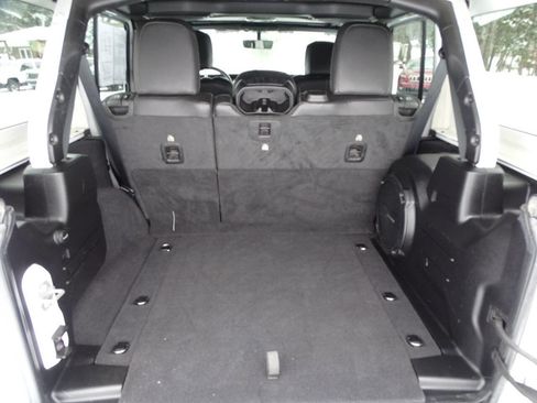 Used 2021 Jeep Wrangler Unlimited Sahara AWD/4WD image 39