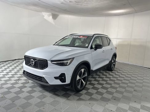Used 2026 Volvo XC40 B5 Plus AWD/4WD image 4