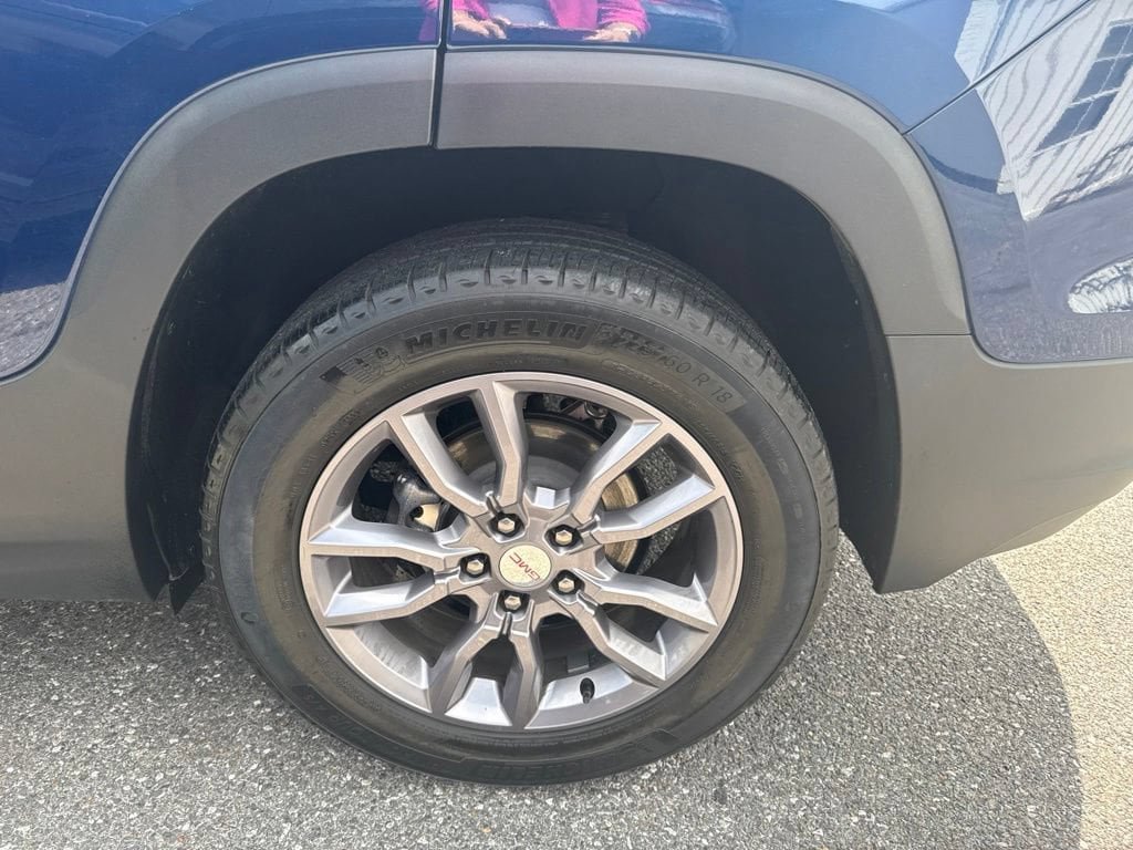 Used 2023 GMC Terrain SLT AWD/4WD image 5