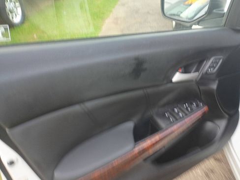 Used 2010 Honda Crosstour EX-L image 11
