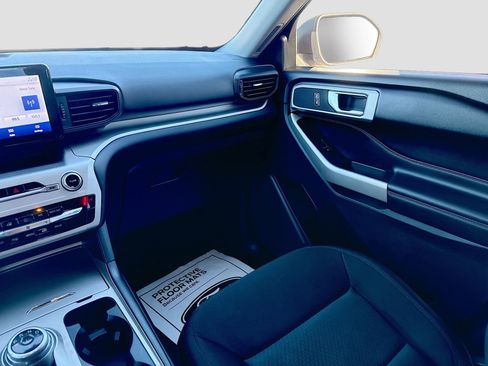 Used 2022 Ford Explorer XLT image 23