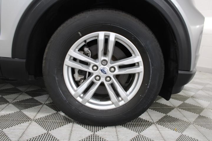 Used 2023 Ford Explorer XLT w/ Equipment Group 202A AWD/4WD image 48