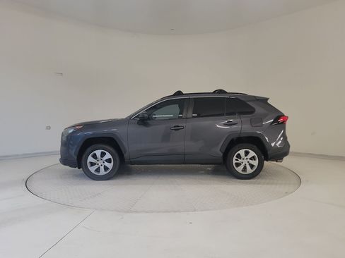 Used 2020 Toyota RAV4 LE FWD image 2