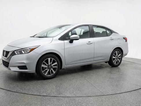 Used 2025 Nissan Versa SV image 3