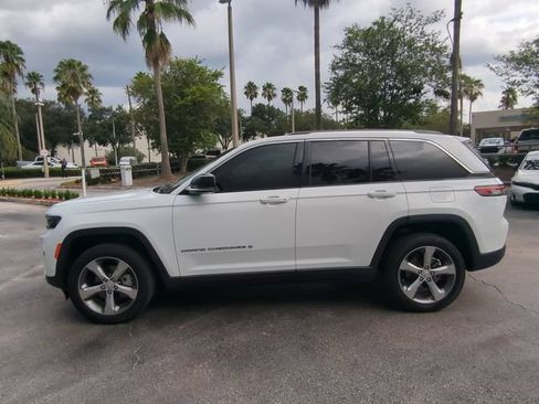 Used 2022 Jeep Grand Cherokee Limited w/ Luxury Tech Group II RWD image 8